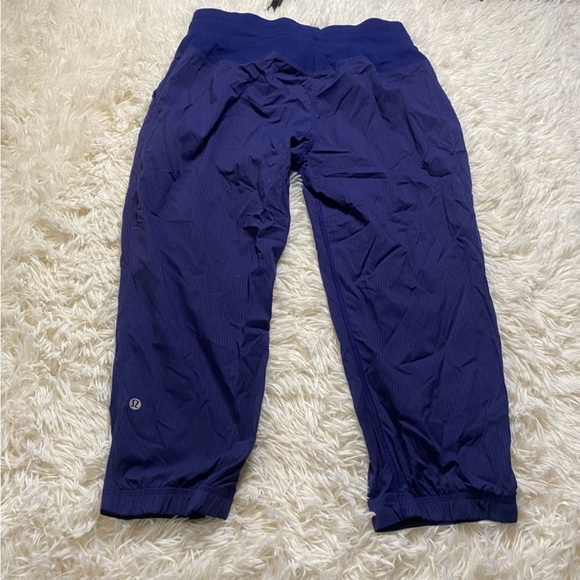 Lululemon capri beautiful blue, size 6 excellent condition sports Athleta - Picture 1 of 11